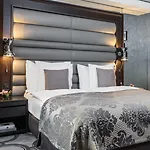 Royal Savoy &