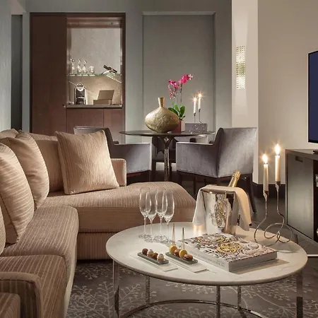 Hotel Royal Savoy &