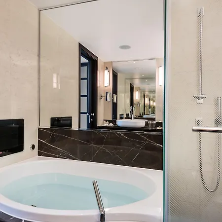Royal Savoy & Hotel