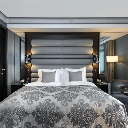 Royal Savoy &