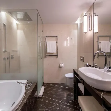 Ξενοδοχείο Royal Savoy & 5*