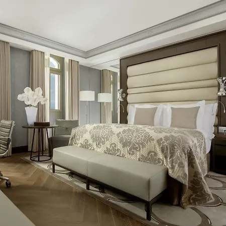 Ξενοδοχείο Royal Savoy &