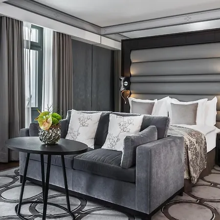Royal Savoy &