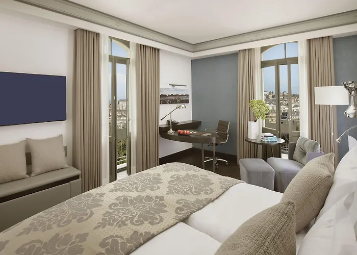 Ξενοδοχείο Royal Savoy & 5*